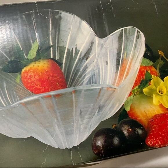 New Vintage 1980s Mikasa Frosted Scallop Shell 6" Salad Bowl Set of 4 G11 - Picture 7 of 9